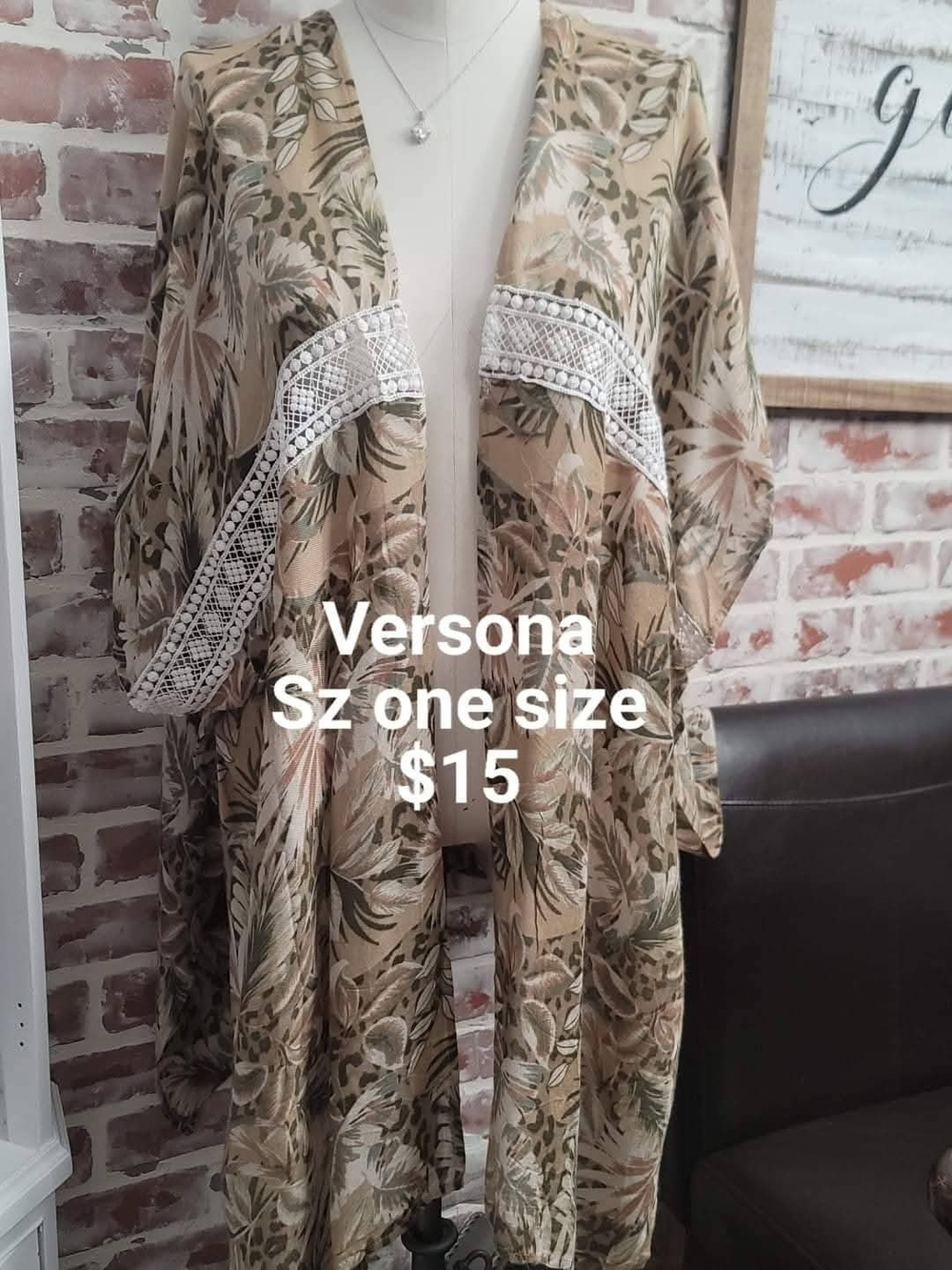 Versona Beige Floral Lace-Trim Kimono